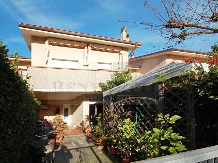 Casa con 6 locali in vendita in Via Bugneta, Pietrasanta