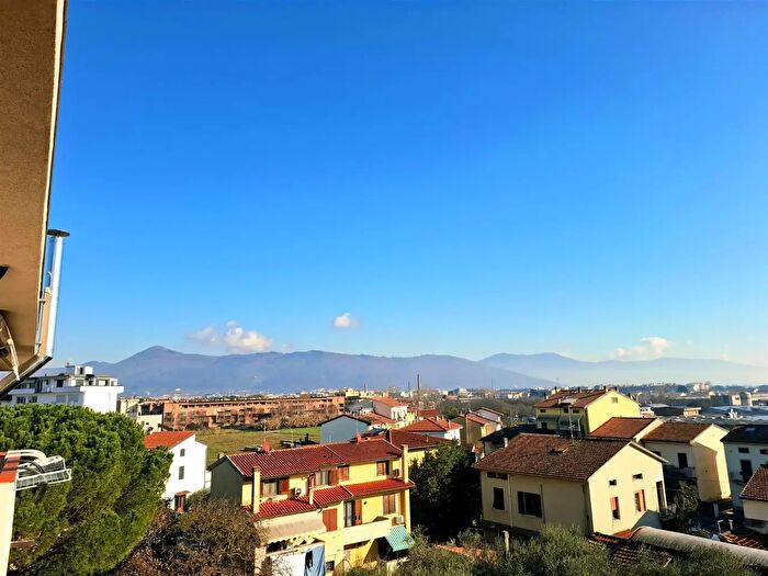 Appartamento con 5 locali in vendita in Prato