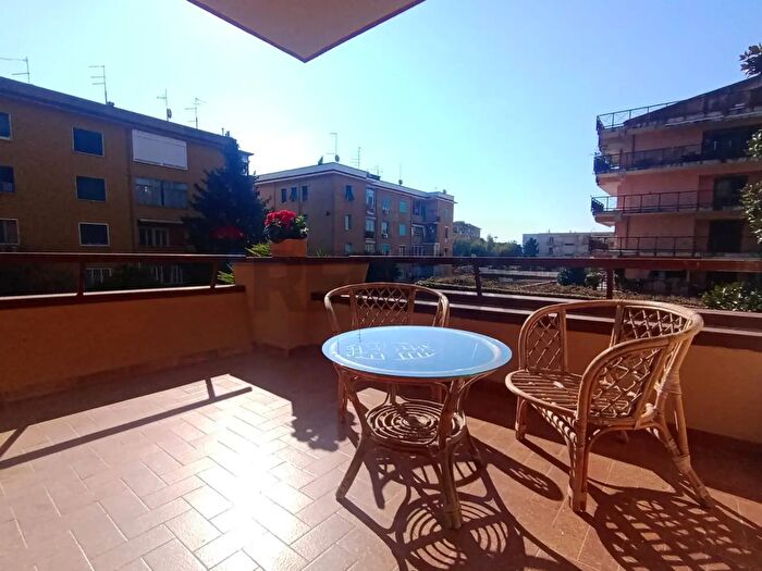 Appartamento con 5 locali in vendita in Via delle Ville, Caserta