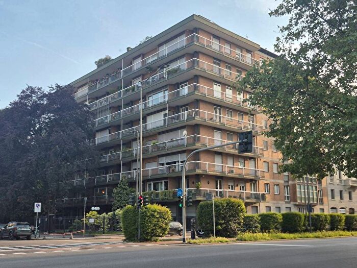 Appartamento quadrilocale in affitto in Piazzale Giulio Cesare, Amendola Buonarroti, Milano