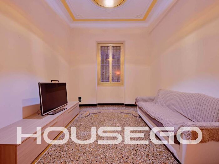 Appartamento trilocale in affitto in Via Bassano, Castelletto, Genova