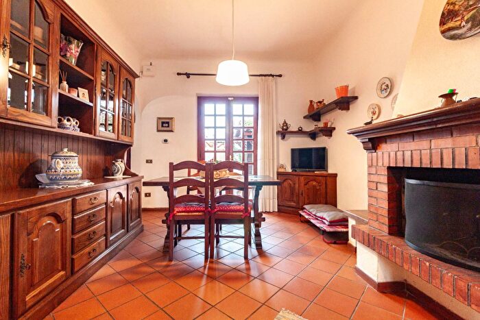 Casa con 5 locali in vendita in Cascina