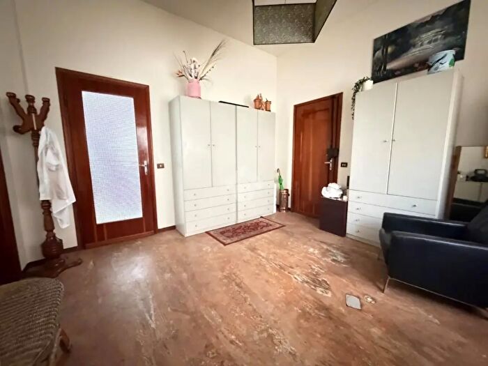 Appartamento bilocale in vendita in Via Regina Margherita, Gorlago