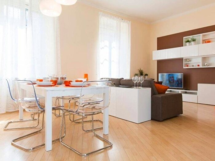 Appartamento trilocale in affitto in Via Giovanni Battista Morgagni, Morgagni, Milano