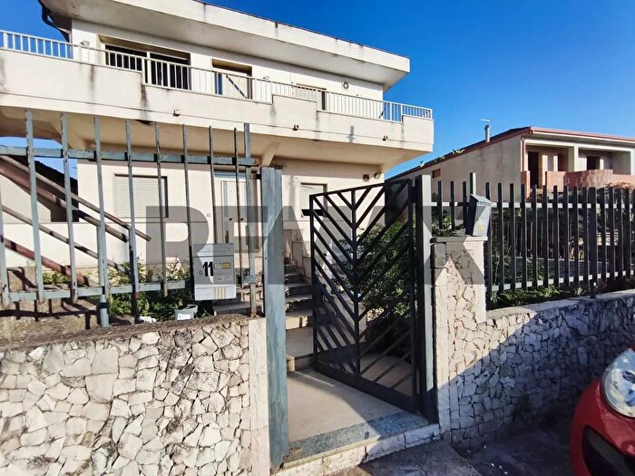 Casa con 6 locali in vendita in Via perù, Vittoria