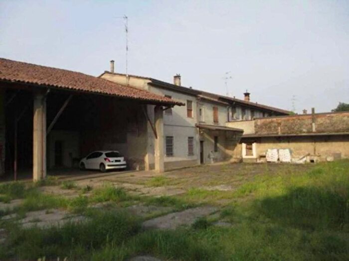 Casa con 8 locali in vendita in Annicco