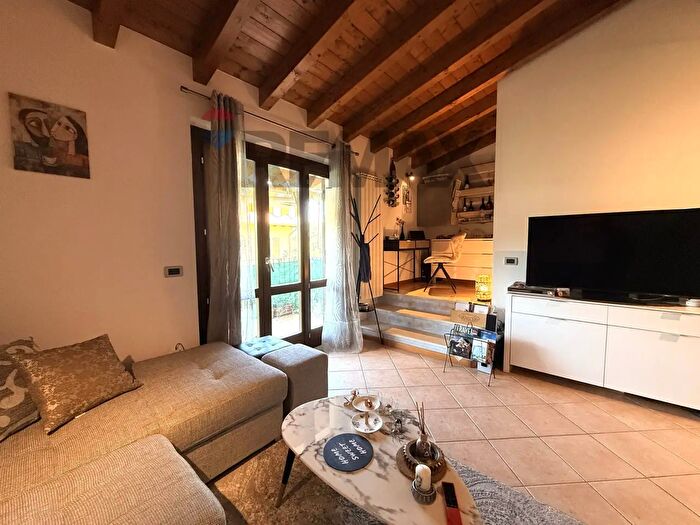 Appartamento bilocale in vendita in Via Montebello, Solferino