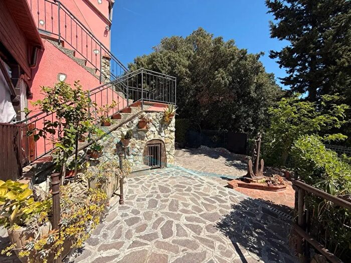 Casa quadrilocale in vendita in Località col di Leccio, Rosignano Marittimo