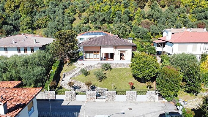 Casa con 6 locali in vendita in Bassano Del Grappa