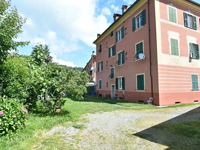 Appartamento con 6 locali in vendita in Via Cesare Battisti, Ronco Scrivia