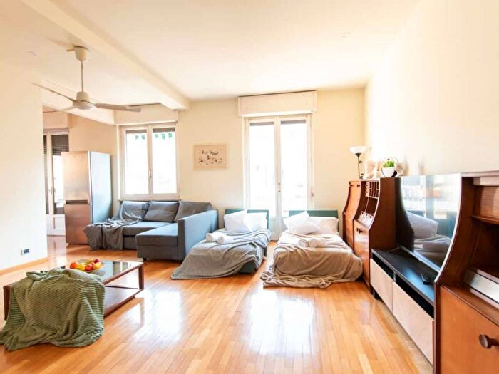 Appartamento trilocale in affitto in Via Giovanni Battista Niccolini, Paolo Sarpi, Milano