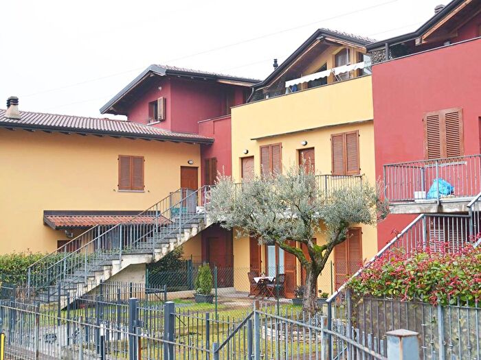 Appartamento trilocale in affitto in Via Papa Giovanni XXIII, Berzo San Fermo