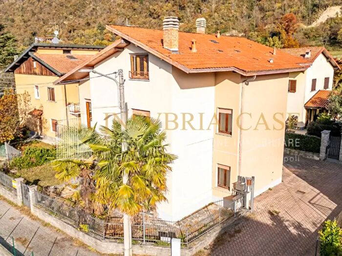 Casa con 5 locali in vendita in Cittiglio