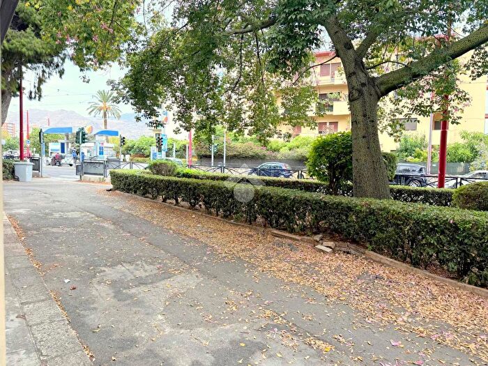 Appartamento monolocale in vendita in Via Leonardo da Vinci, Palermo