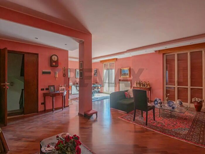 Casa con 14 locali in vendita in Via Cialdini, Pachino