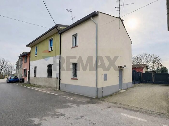 Casa trilocale in vendita in Via Ugo Pelò, Castelvetro Piacentino