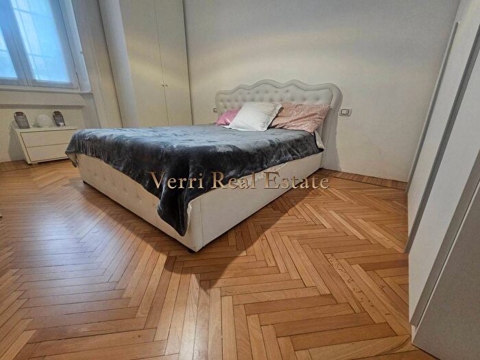 Appartamento trilocale in affitto in Via Camillo Hajech, Plebisciti Susa, Milano