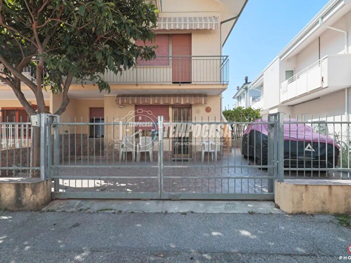 Casa con 5 locali in vendita in Viale Bergamini, Riccione