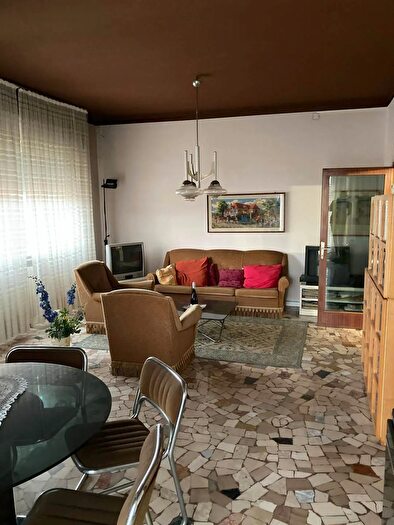 Appartamento con 8 locali in vendita in Fano, Fano