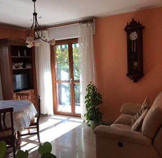 Appartamento con 6 locali in vendita in Via St Martin De Corleans, Aosta