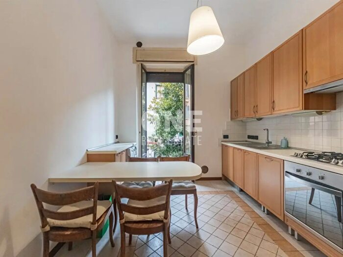 Appartamento trilocale in vendita in Viale Tunisia, Milano