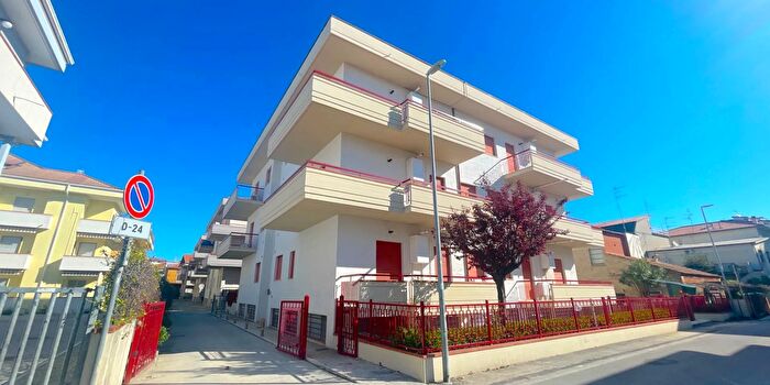 Appartamento quadrilocale in vendita in Via Emilia, Alba Adriatica