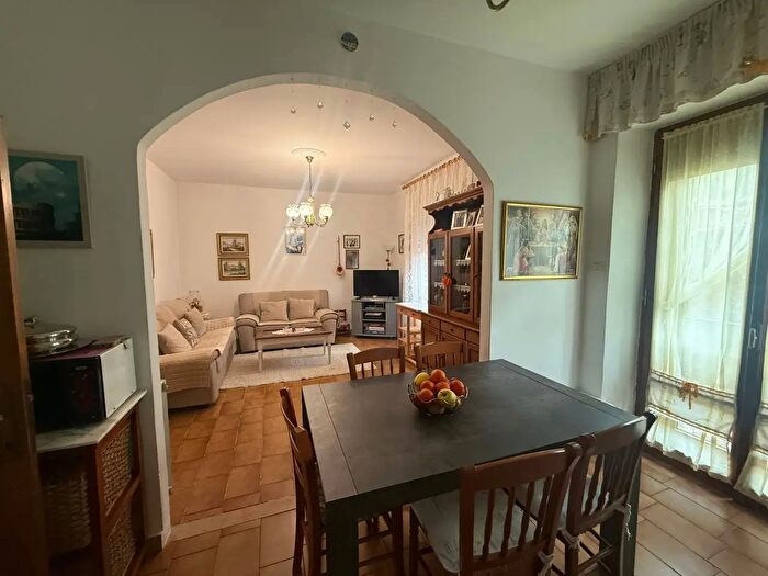 Appartamento con 6 locali in vendita in Via Dante Alighieri, Asciano