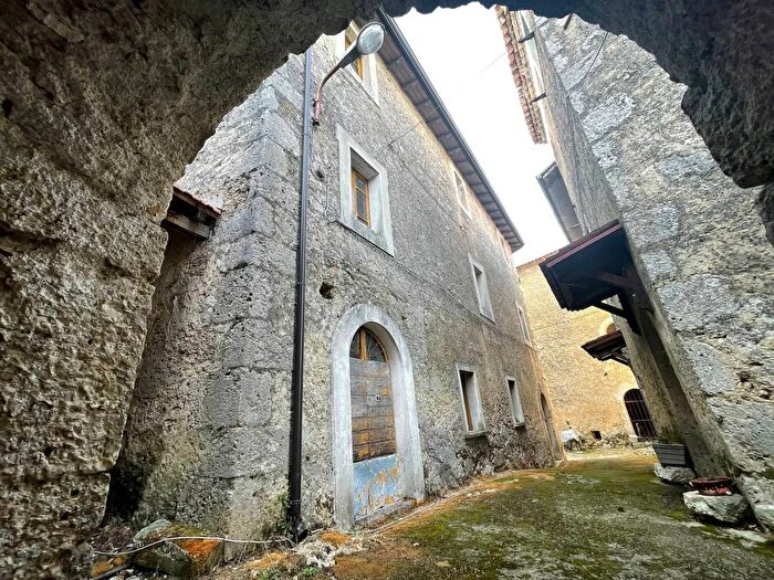 Casa con 10 locali in vendita in Via Serravoglia Casalvieri, Casalvieri