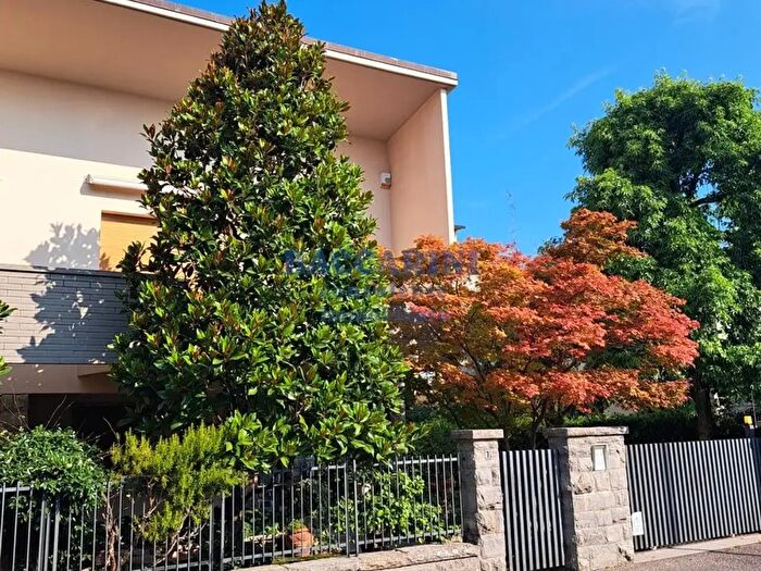Casa con 6 locali in vendita in Faenza