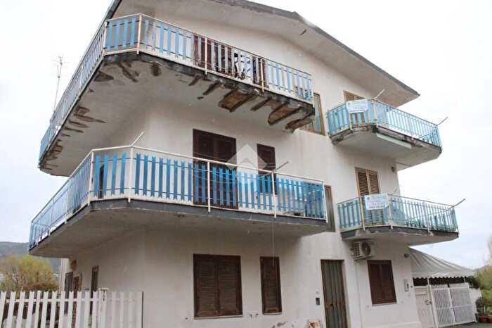 Appartamento quadrilocale in vendita in Via degli Ulivi, Santa Maria Del Cedro