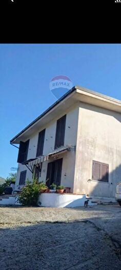 Casa con 7 locali in vendita in Itri