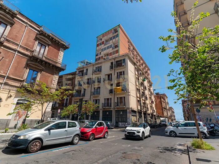 Appartamento quadrilocale in vendita in Via Antonino di Sangiuliano, Catania