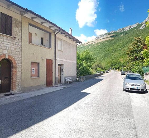 Casa con 5 locali in vendita in Strada Provinciale Arceviese Scheggia E Pascelupo, Scheggia E Pascelupo