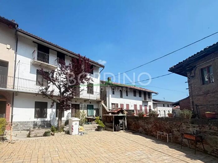 Casa trilocale in vendita in Via Cavour Snc, Castellinaldo