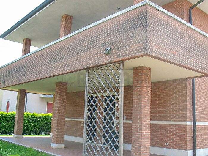 Casa con 7 locali in vendita in Via dei Granatieri, Torri Di Quartesolo