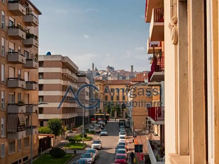 Appartamento trilocale in vendita in Via Giovanni Pascoli, Bergamo