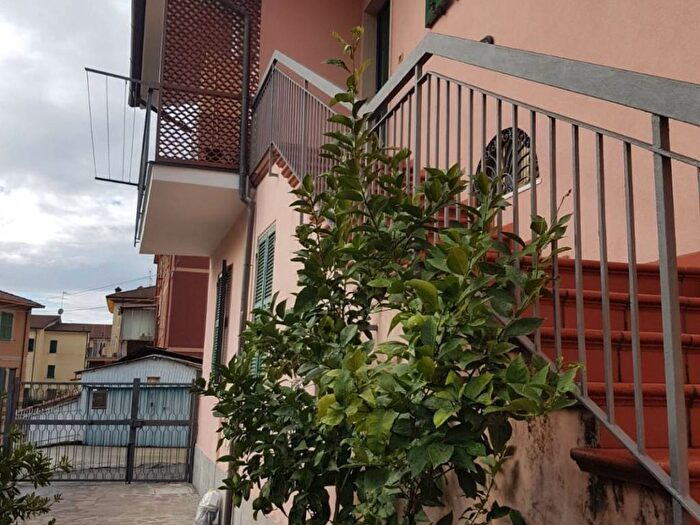 Appartamento trilocale in affitto in Via Buonviaggio, Favaro La Lobbia, La Spezia