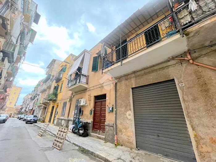 Appartamento trilocale in vendita in Via Tommaso Moncada, Palermo