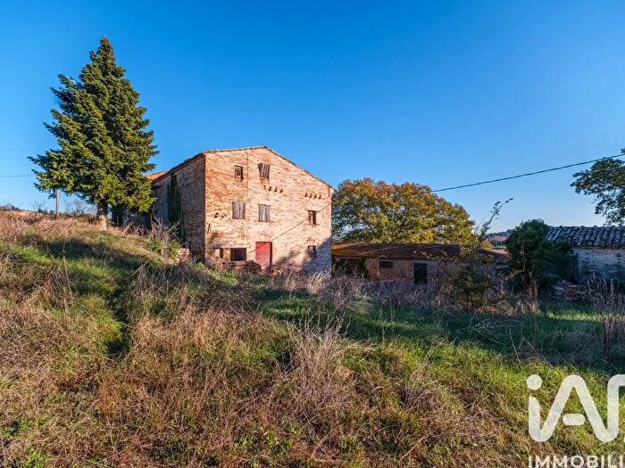 Casa con 10 locali in vendita in Via Fiastra, Petriolo