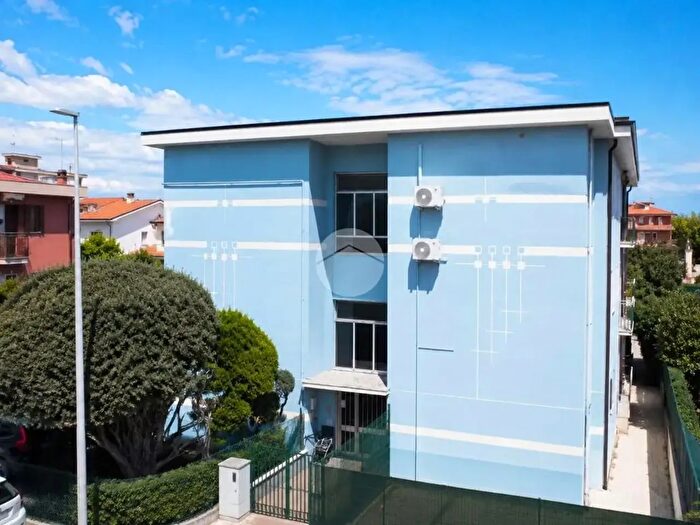 Appartamento quadrilocale in vendita in Via Tirso, Pineto