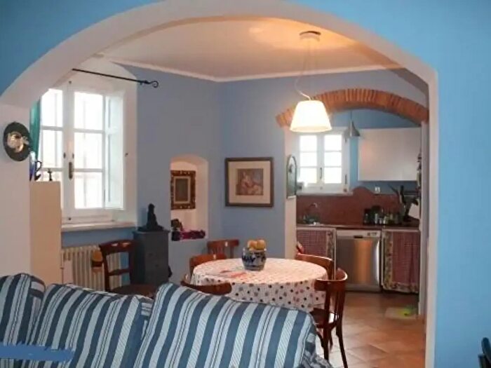 Casa quadrilocale in vendita in Carrara