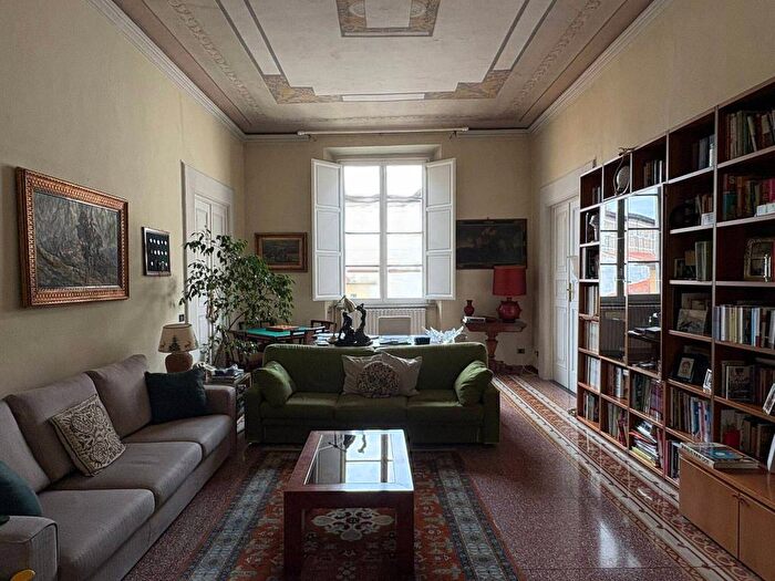 Appartamento con 5 locali in affitto in Via della Cavallerizza, Piazza Napoleone San Michele, Lucca