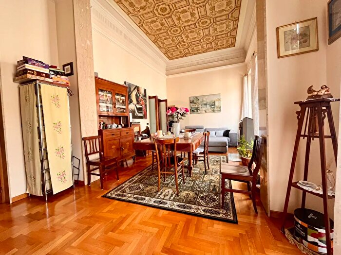 Casa con 7 locali in vendita in Misterbianco