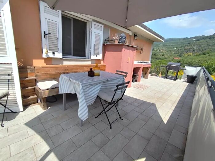 Appartamento trilocale in vendita in Cantalupo, Imperia