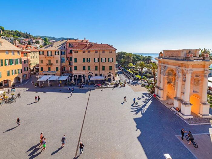 Appartamento bilocale in affitto in Piazza Vittorio Emanuele II, Centro, Finale Ligure