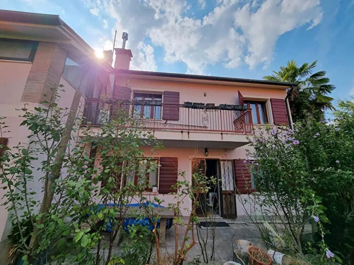 Casa con 6 locali in vendita in Via Atestina, Lozzo Atestino