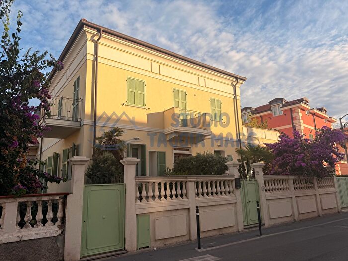Casa quadrilocale in vendita in Corso Villeregia, Riva Ligure