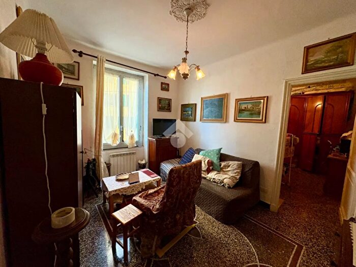 Appartamento con 6 locali in vendita in Via col di Lana, Genova