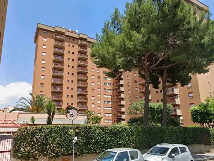 Appartamento con 6 locali in vendita in Via dei Fiori, Palermo