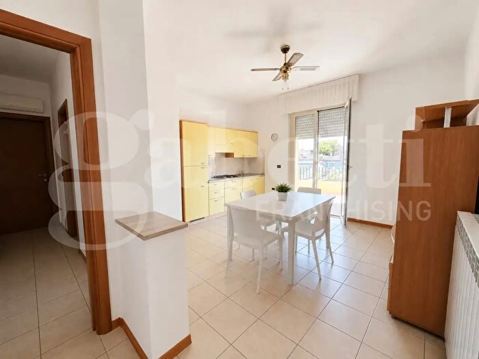 Appartamento quadrilocale in vendita in Via Edmondo De Amicis, Tortoreto